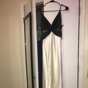 PROM DRESS BLACK AND IVORY LINING